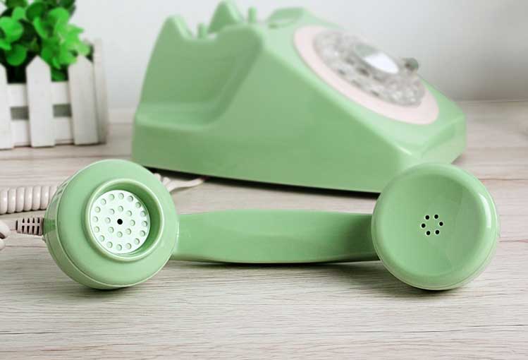 Téléphone vintage en plastique vert et jaune - Début de Série